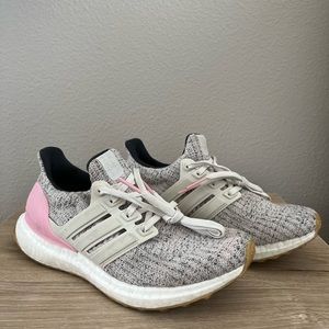 Adidas Women’s Ultraboost 4.0 (5Y) Fits like Women’s 7